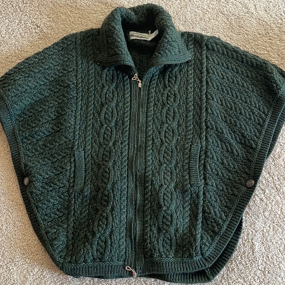 Aran Crafts, Irish, 100% merino wool poncho with zipper.  Size M/L.